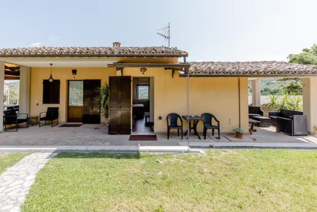 Agriturismo Il Castello Ασίζη Εξωτερικό φωτογραφία